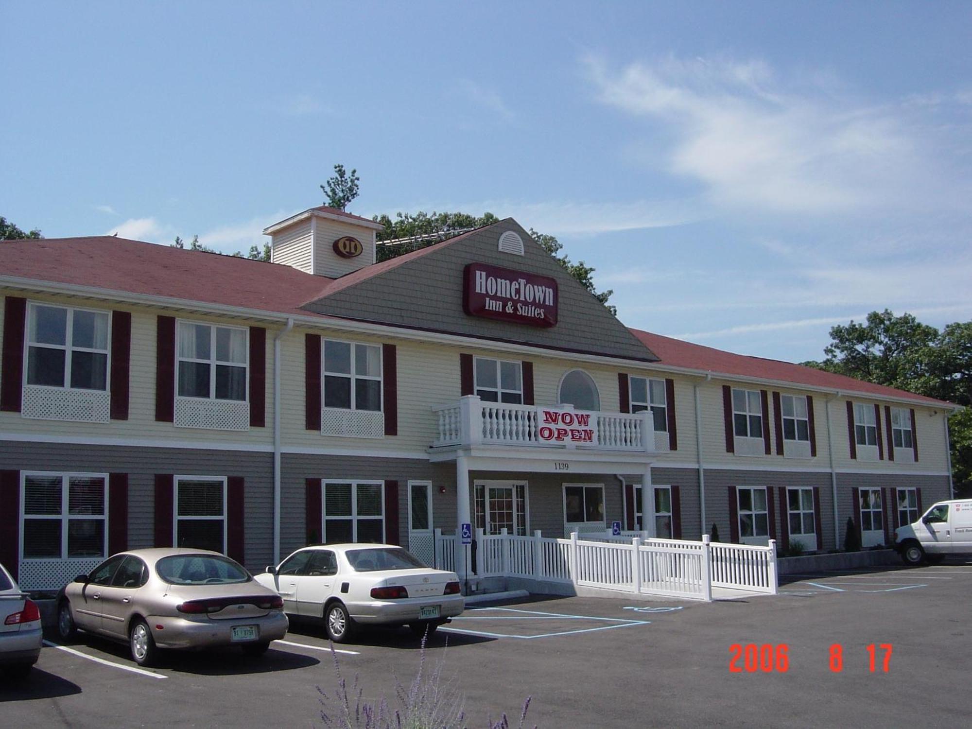 שררוויל Hometown Inn & Suites מראה חיצוני תמונה