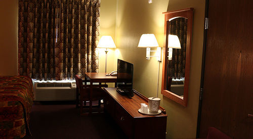 שררוויל Hometown Inn & Suites מראה חיצוני תמונה