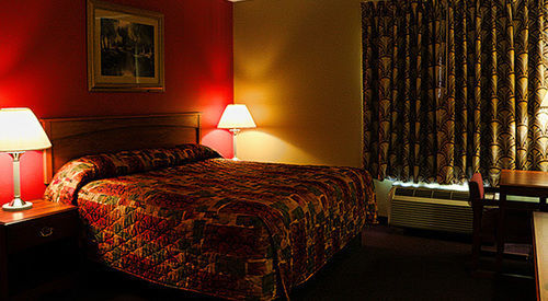 שררוויל Hometown Inn & Suites מראה חיצוני תמונה