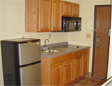 שררוויל Hometown Inn & Suites חדר תמונה